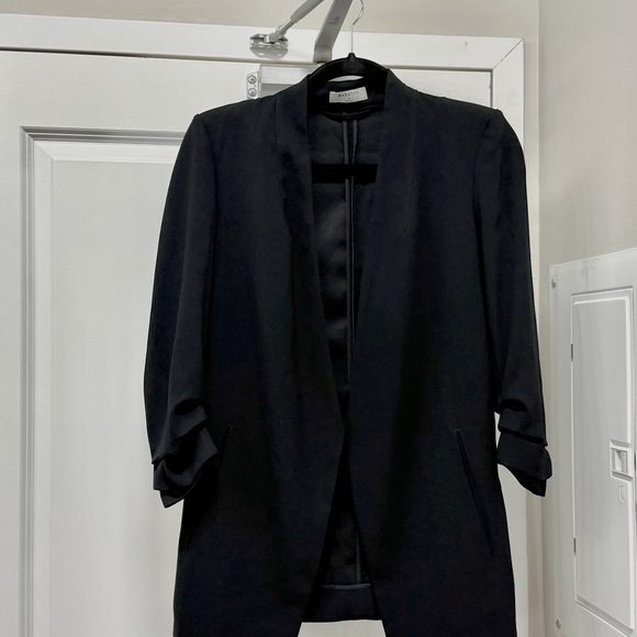 Aritzia Babaton Power Blazer Crepette Size 2 Like New - Picture 3 of 4